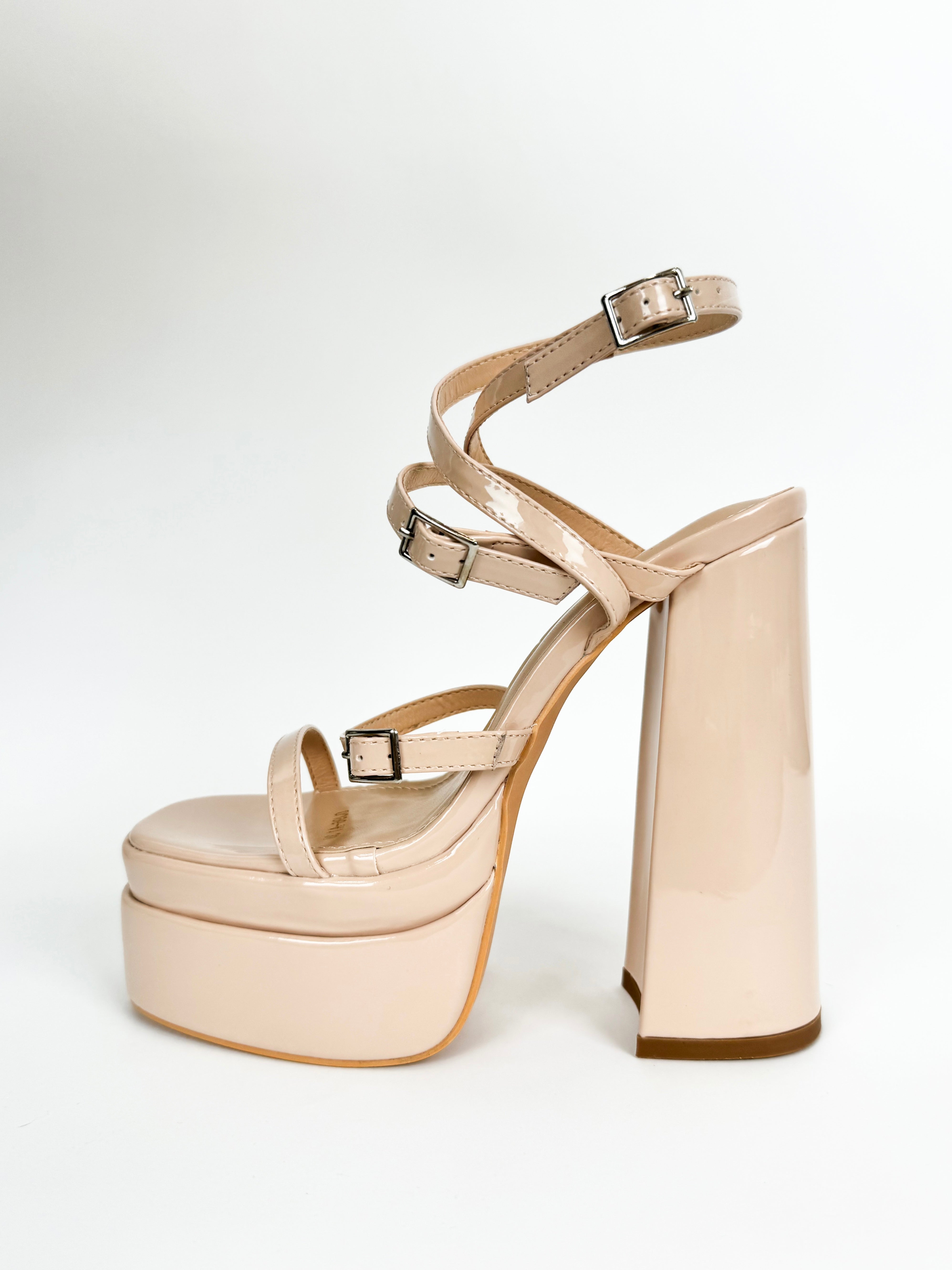 Nude buckled platform shoe