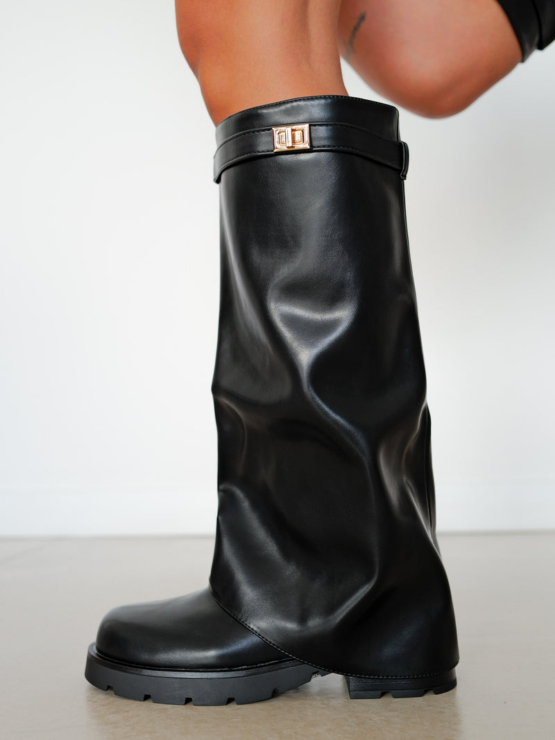 Black low heel detail flap boot