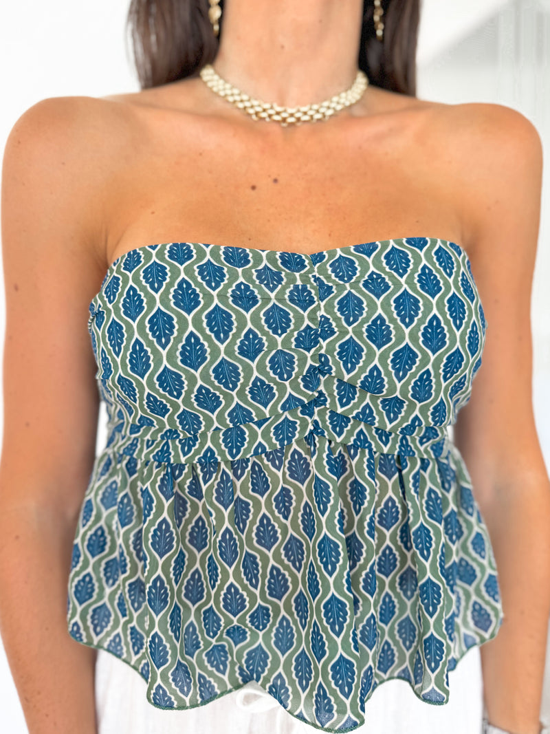 Crop word ruffles blue