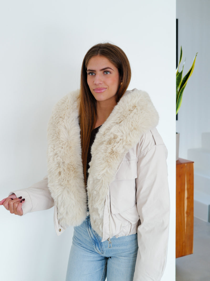 Chaqueta bomber pelo beige