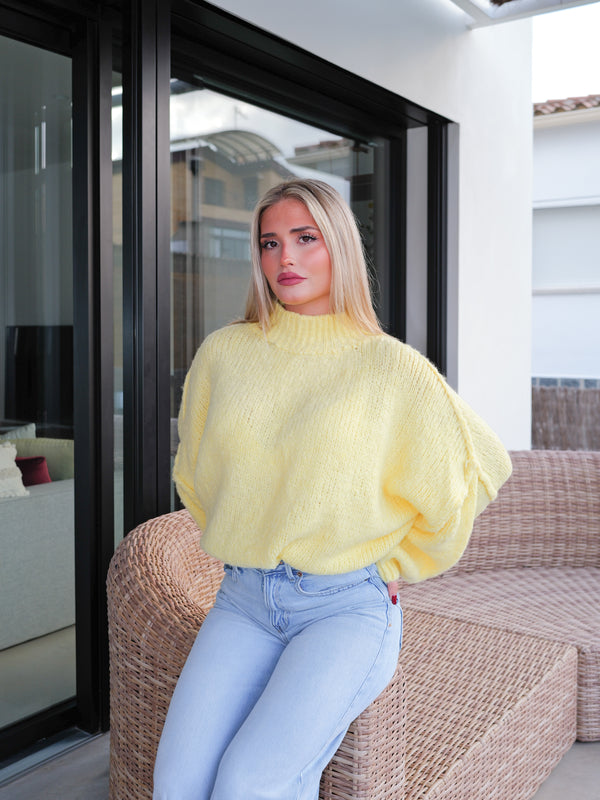 Oversize knitted sweater yellow