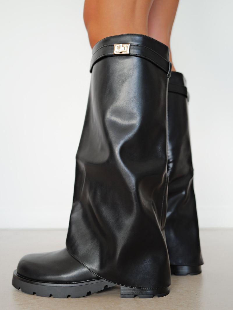 Black low heel detail flap boot