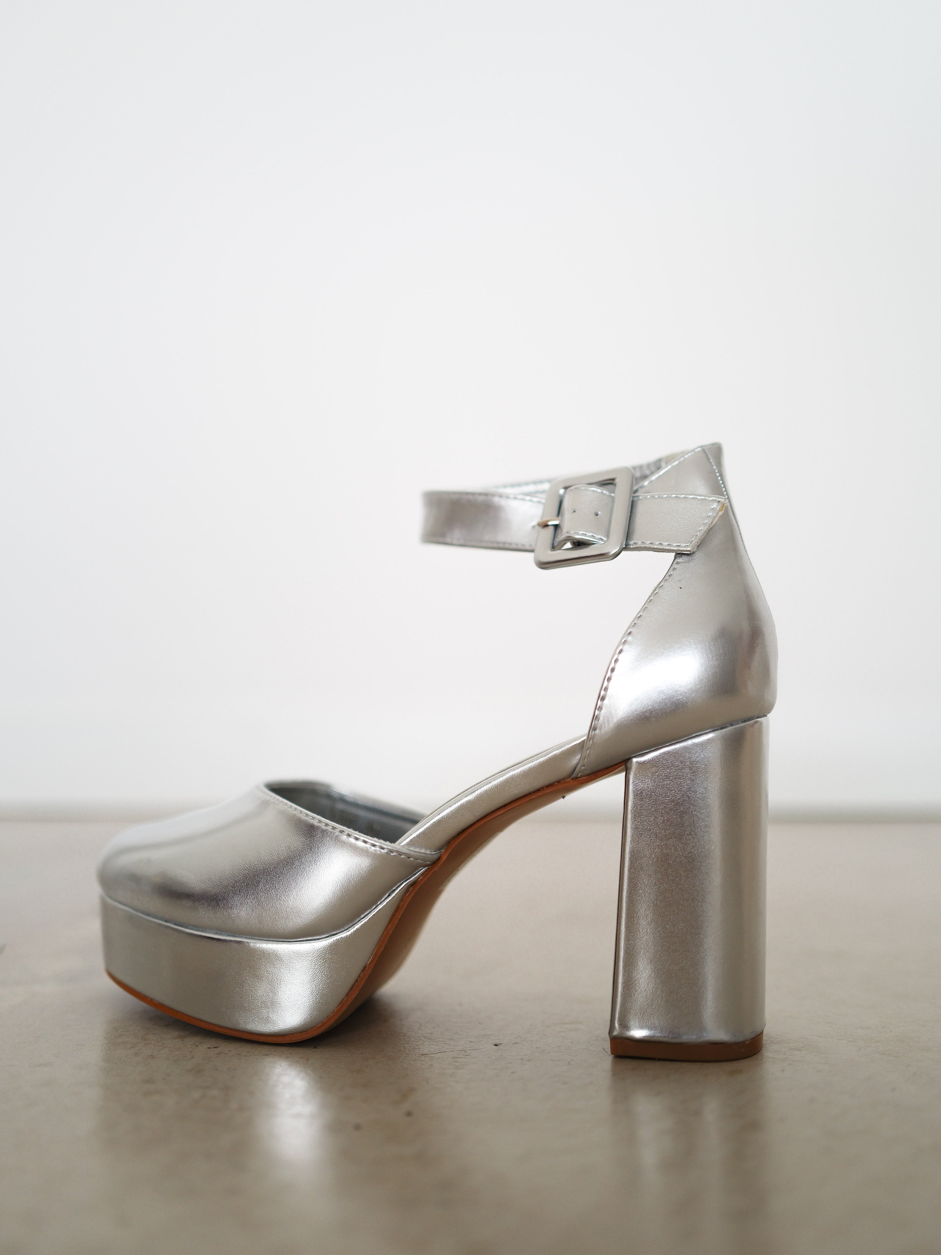 Silver closed heel shoe