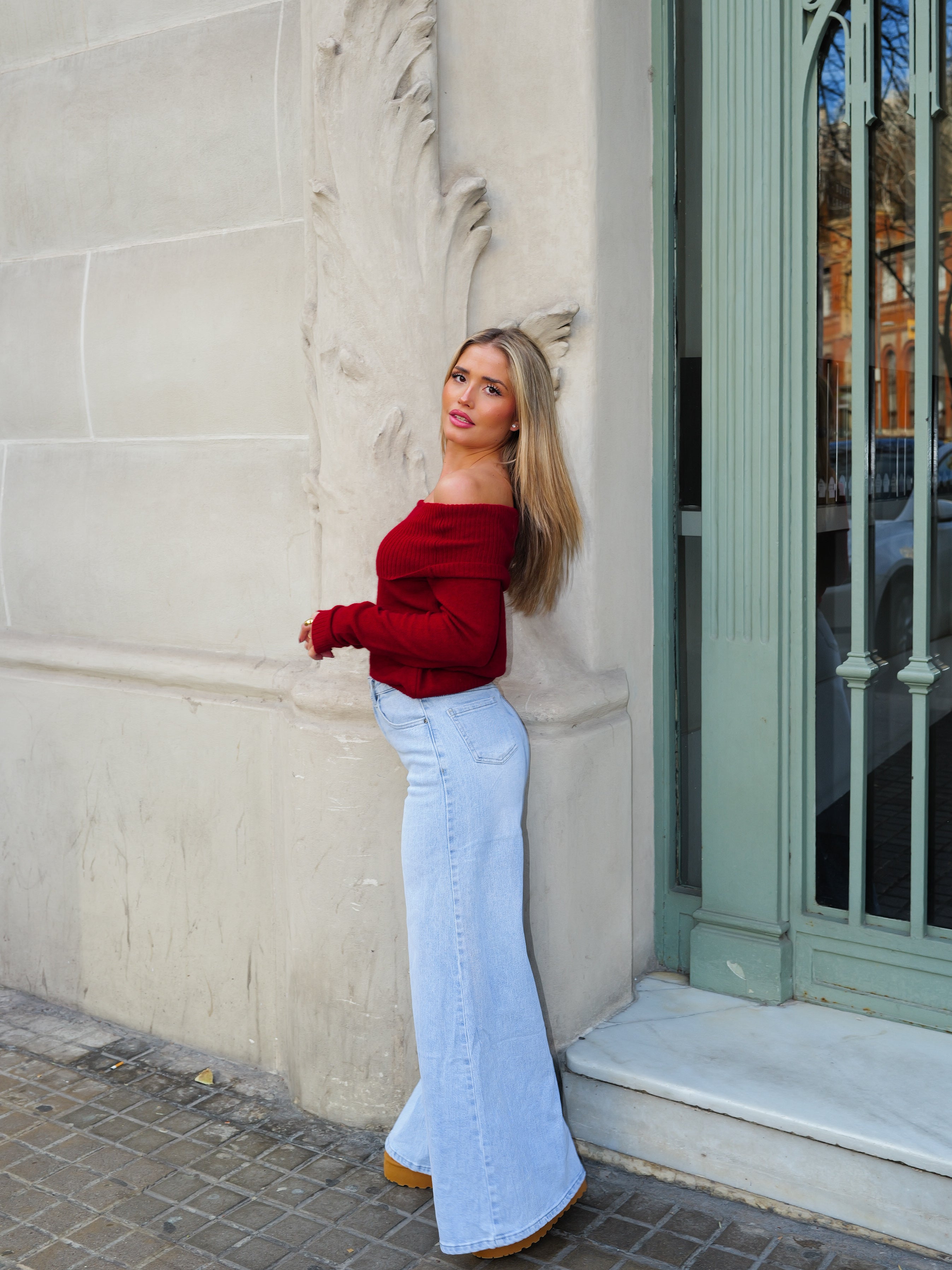 Bardot sweater with wine sleeves