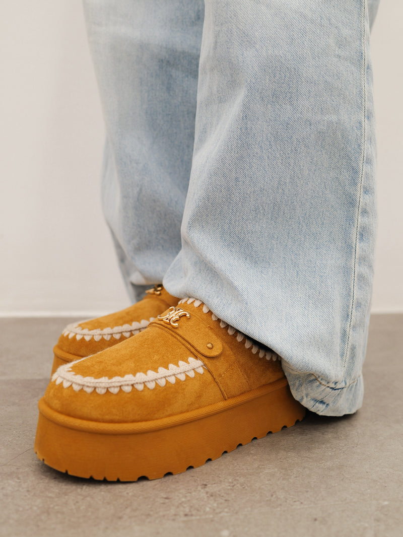 Camel embroidered platform clog