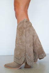 Beige suede flap studs boot