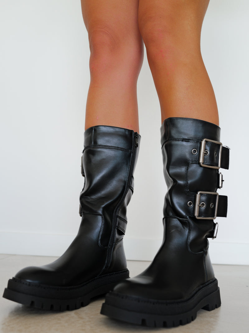 Black biker boot with buckles