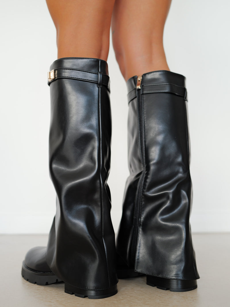 Black low heel detail flap boot