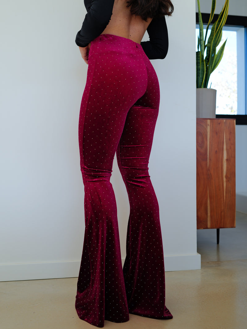 Pantalón campana velvet tachuela vino