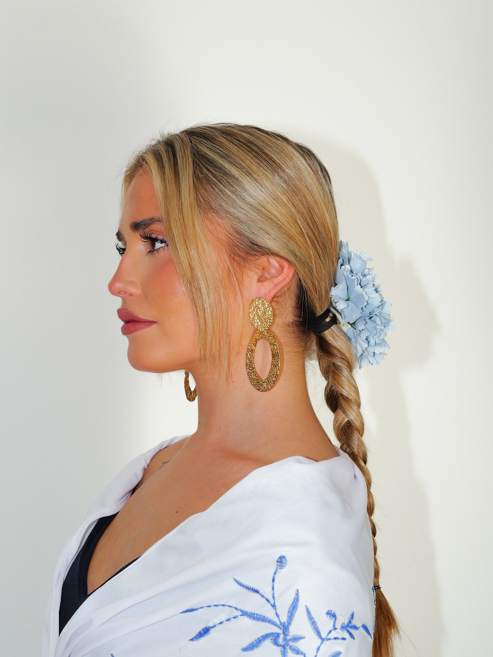 Gold-plated oval stud earrings