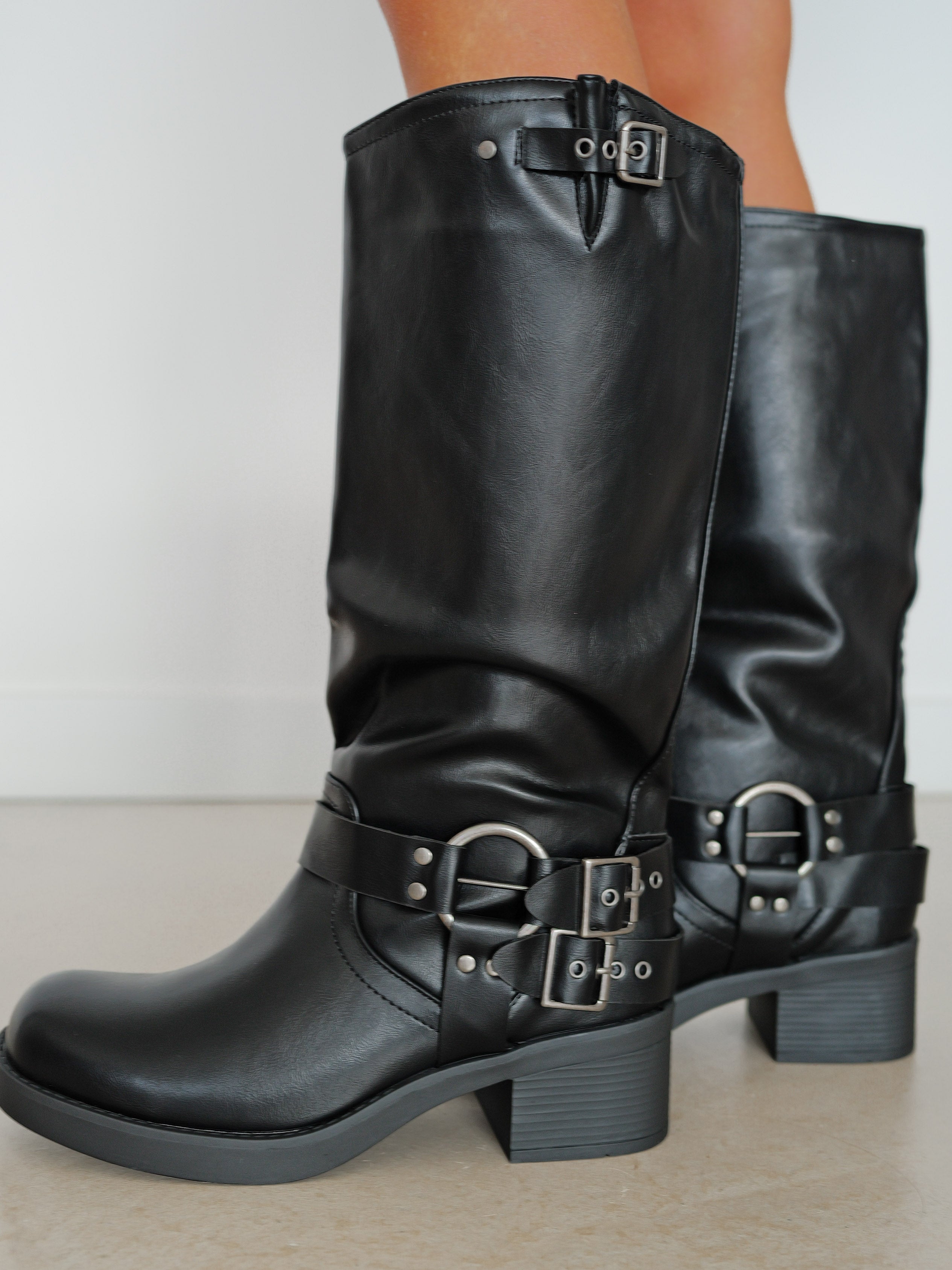 Black buckle track boot