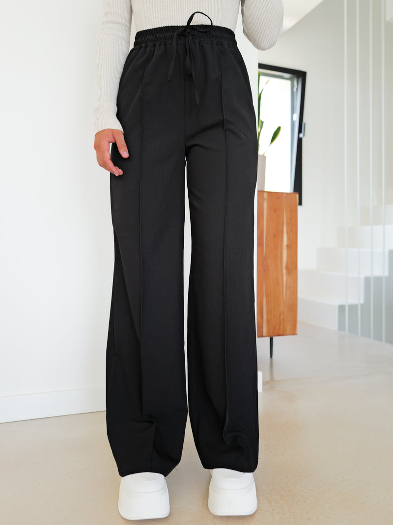 Fluid pants with black darts