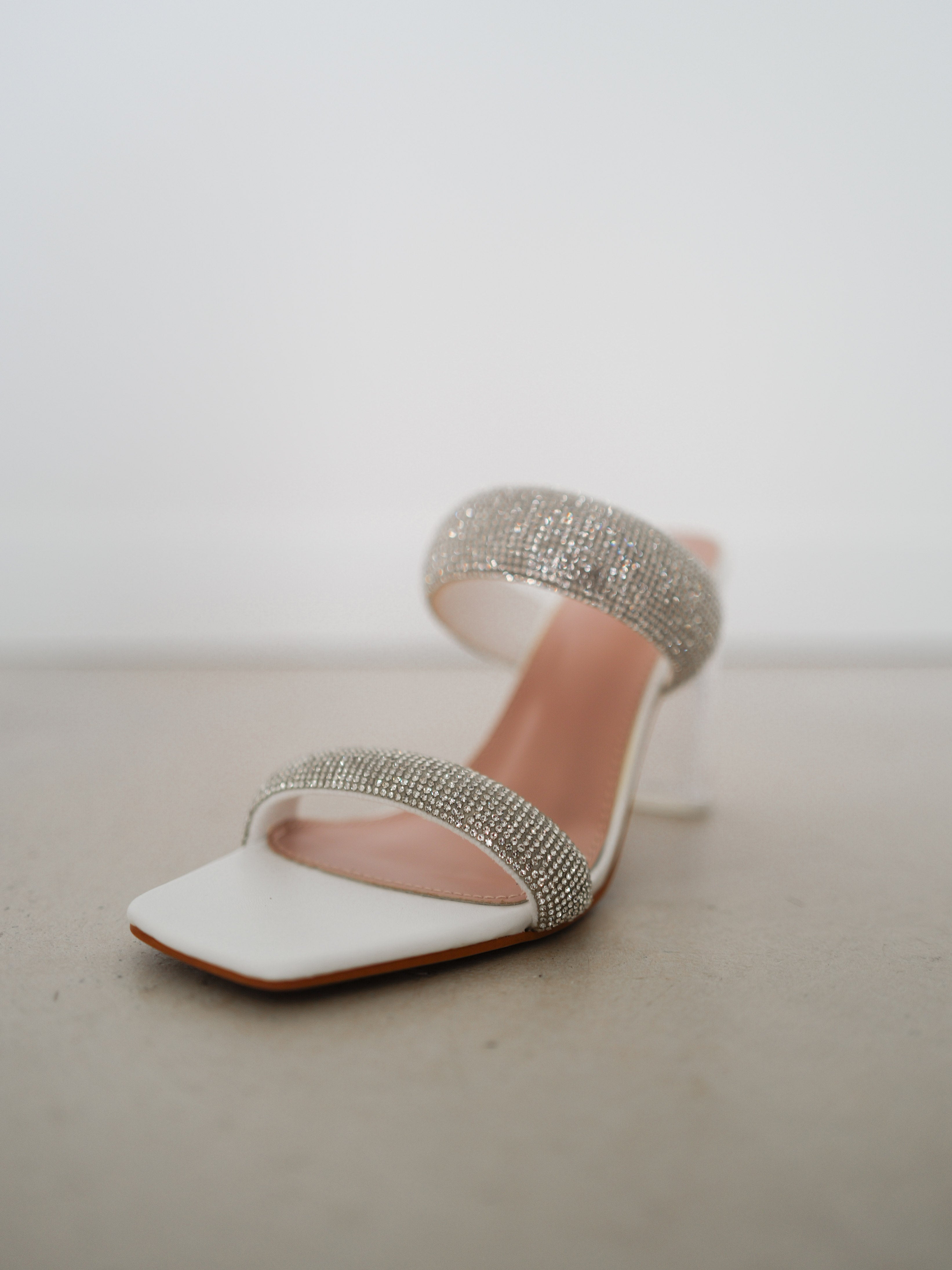 White glitter band heel sandal