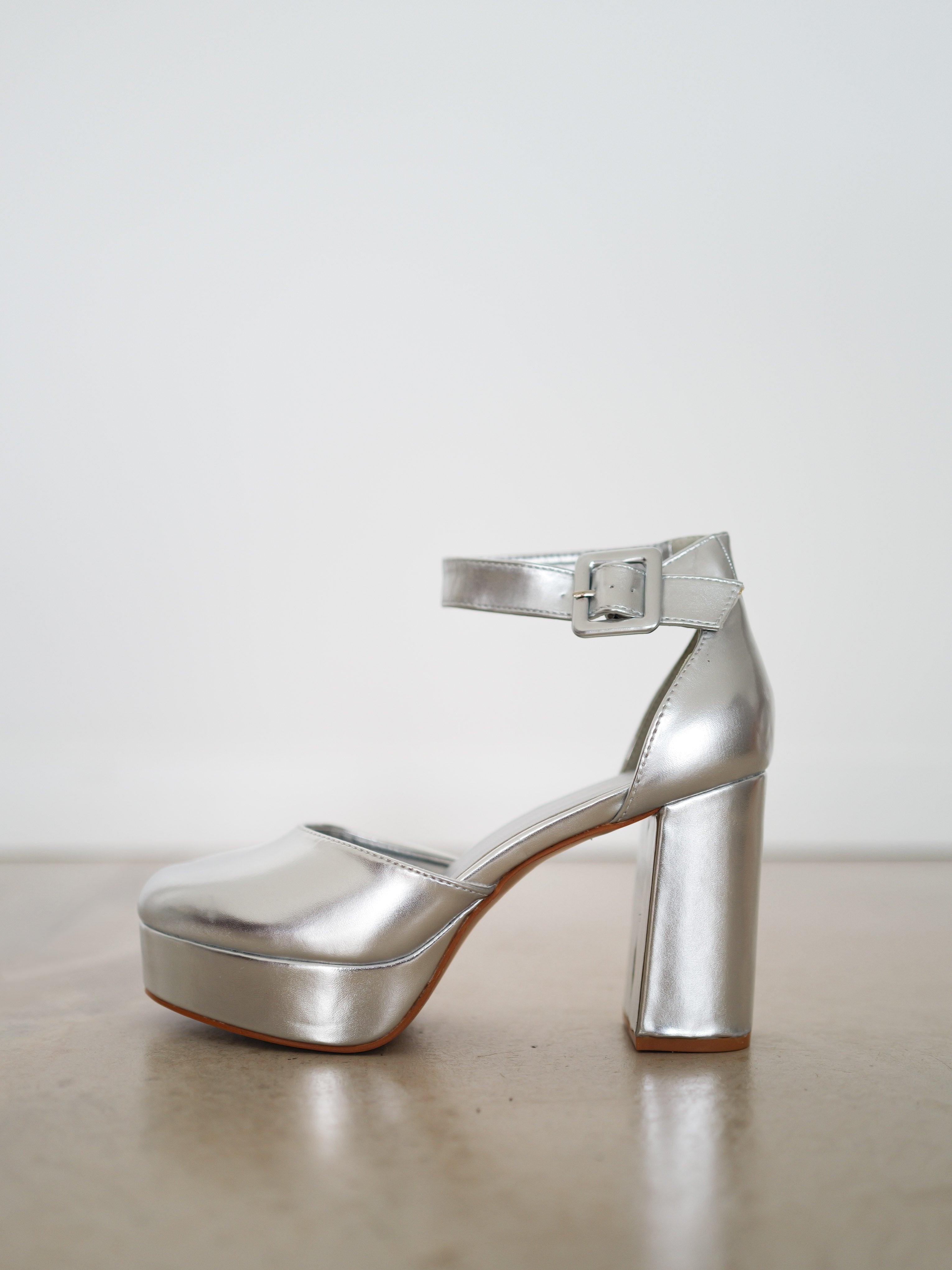 Silver closed heel shoe