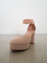 Beige suede closed shoes