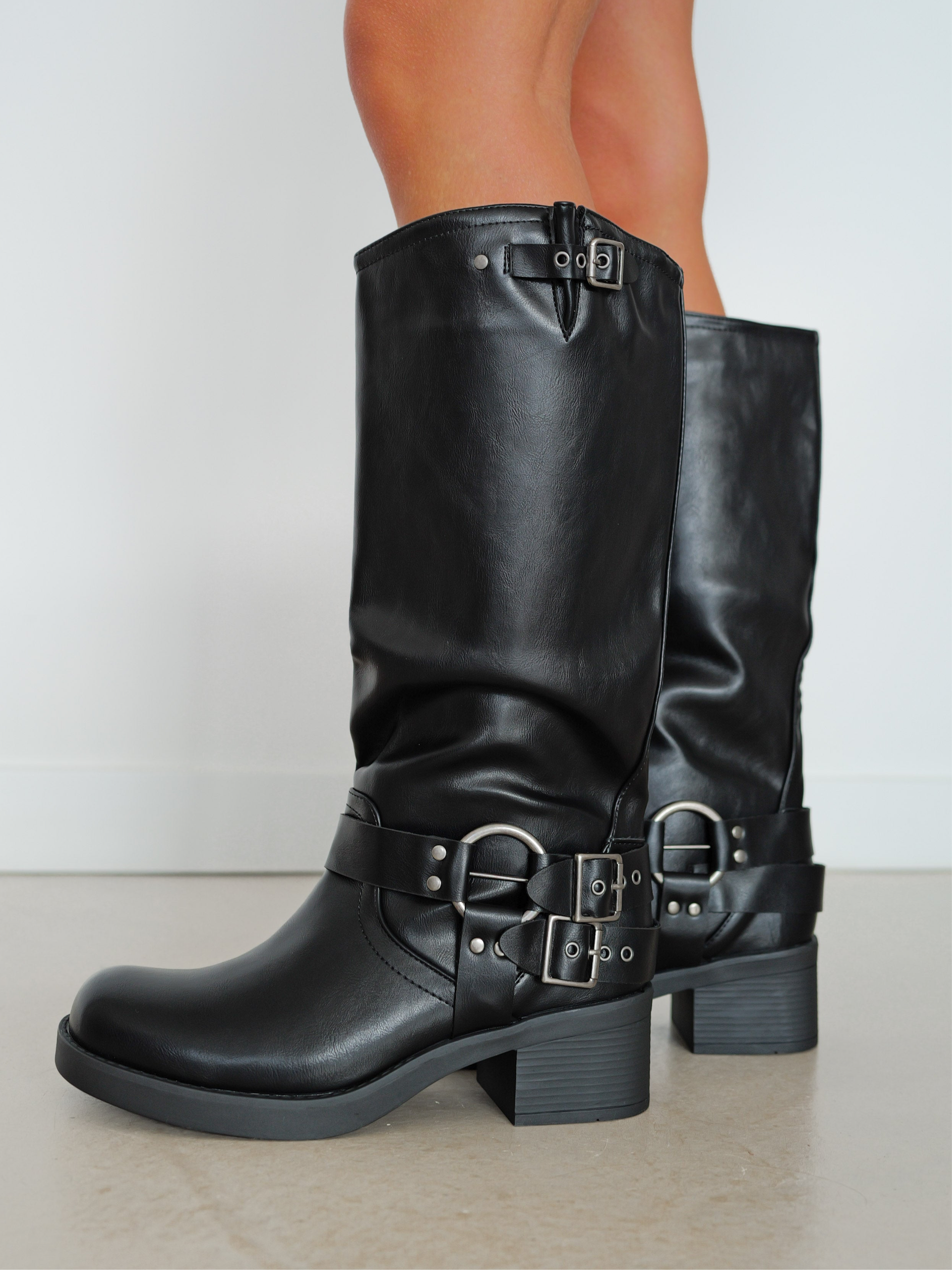 Black buckle track boot