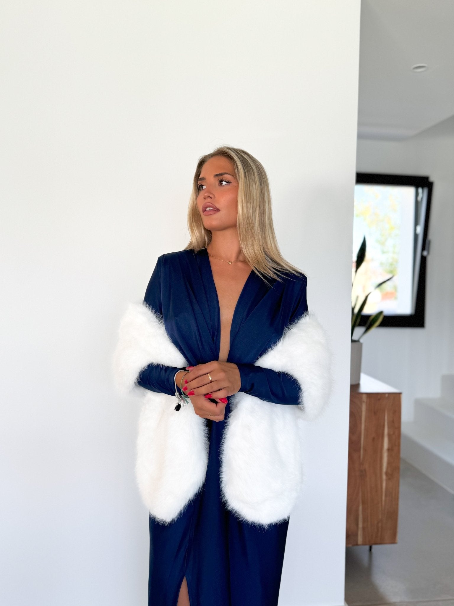 White hair event stole - Sorellas The Brand Barcelona S.L.