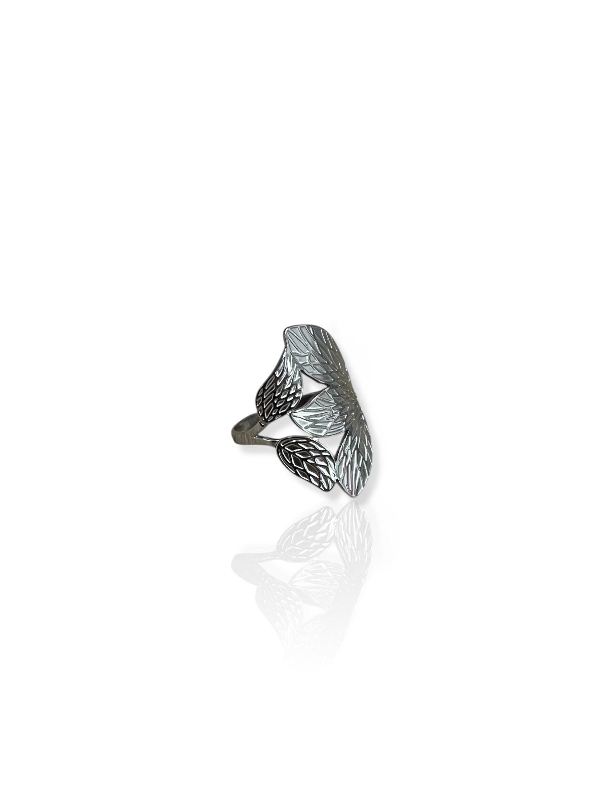 Silver intertwined leaf ring