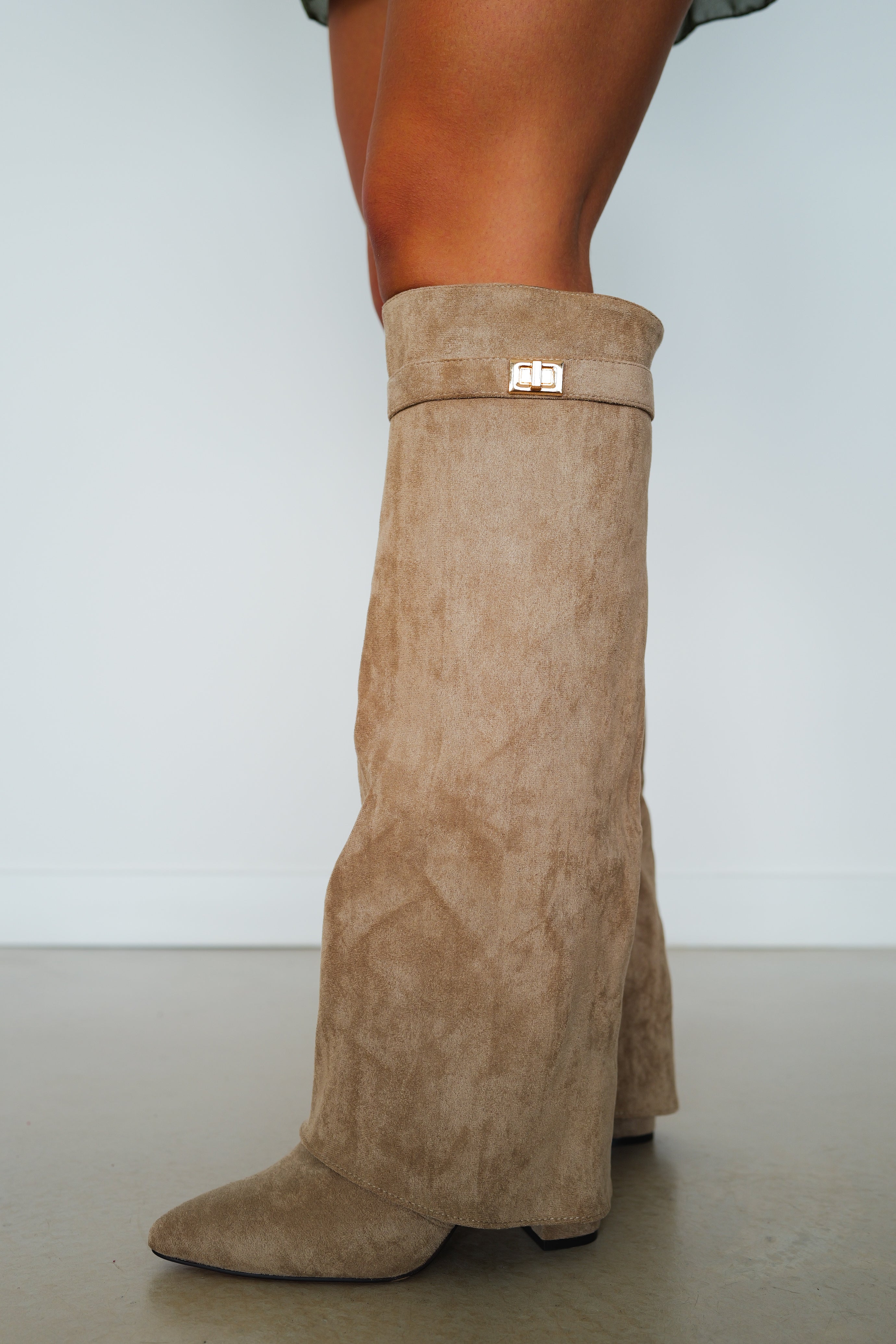 Heeled boot flap detail beige