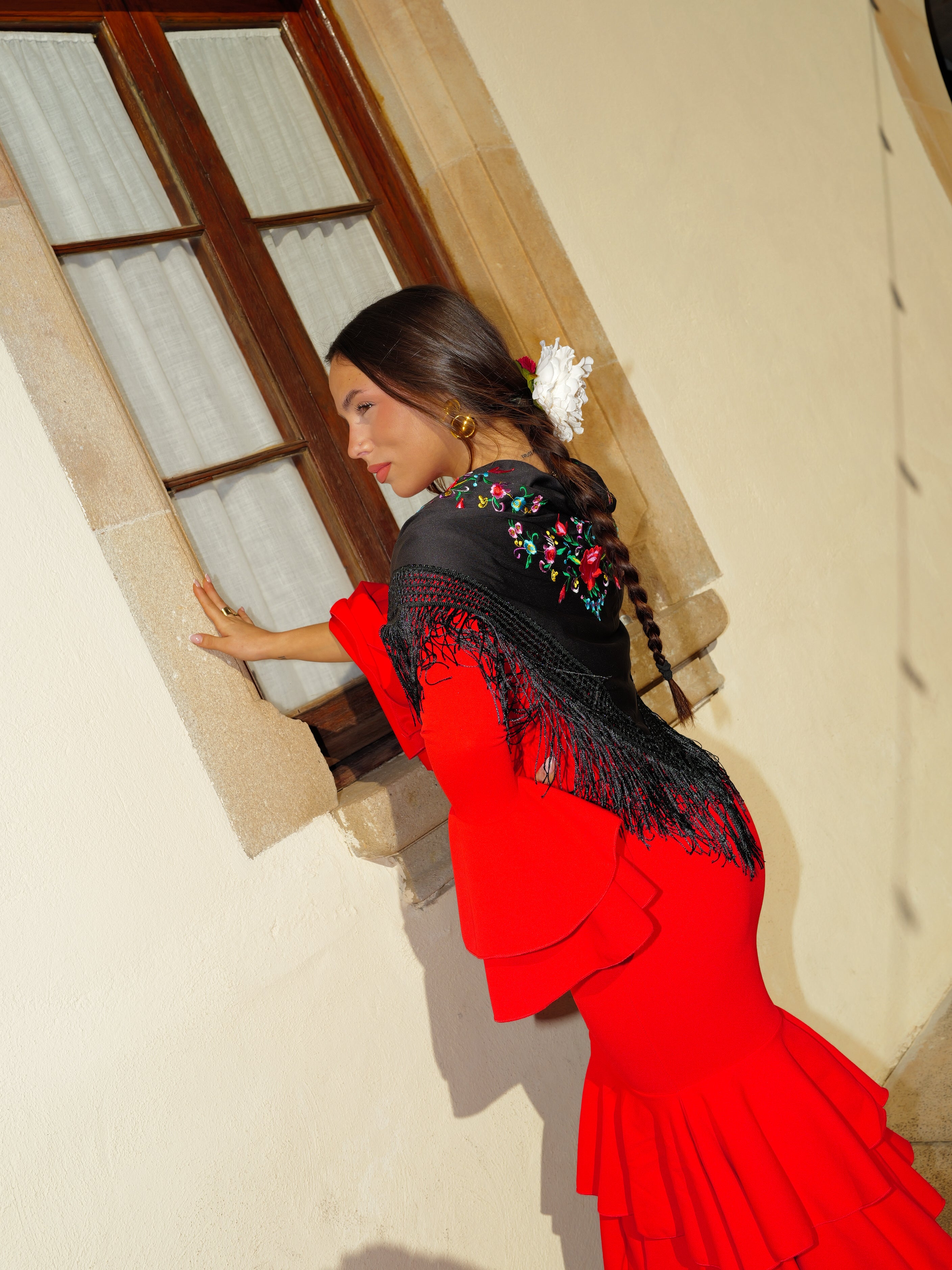 Flamenco shawl embroidered with black flowers