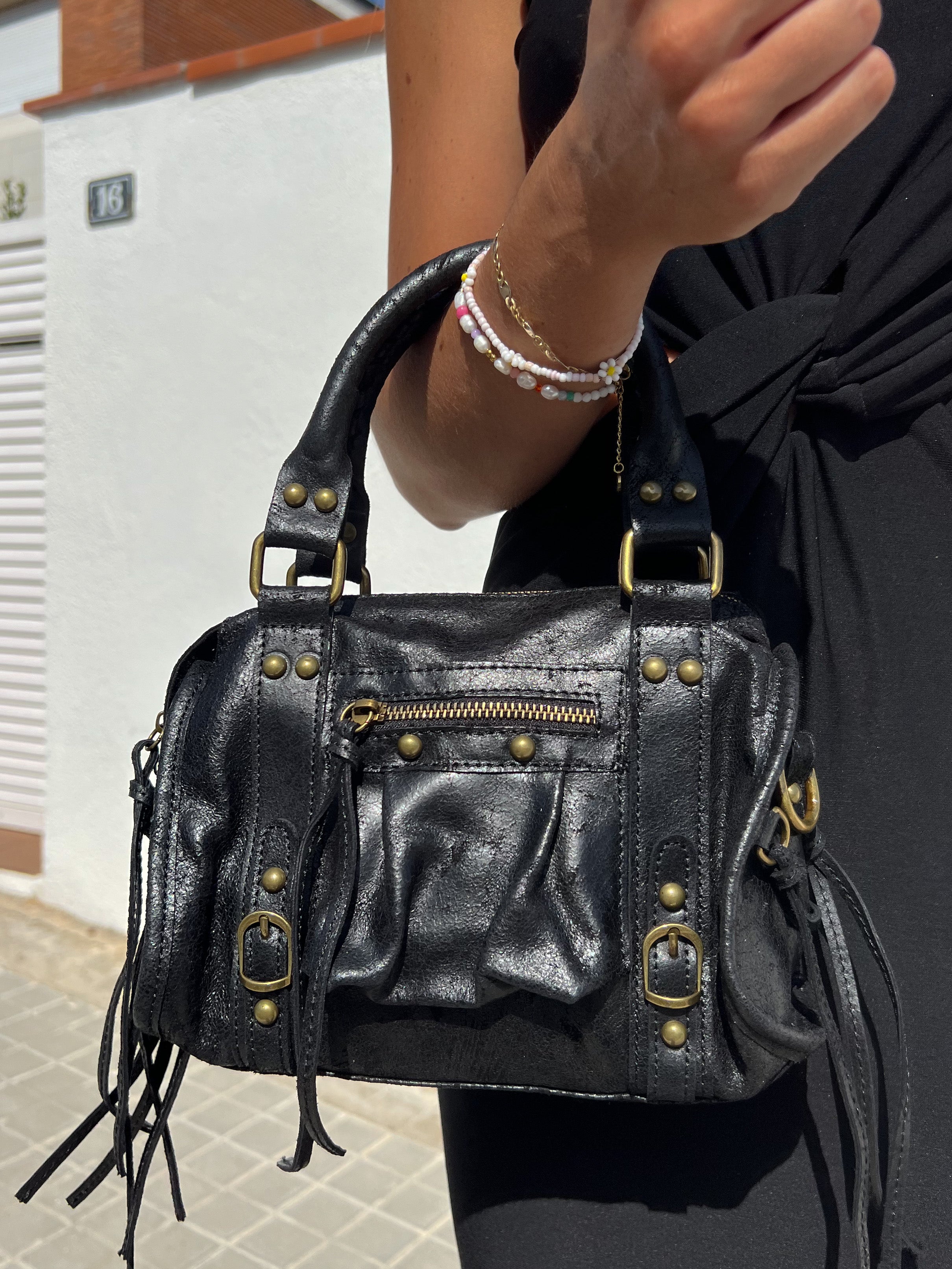 Matte leather buckles bag black