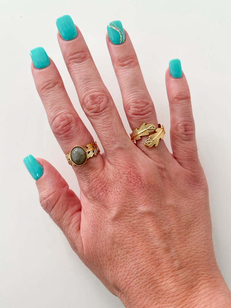 Stone colored sphere ring