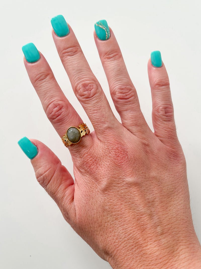 Stone colored sphere ring