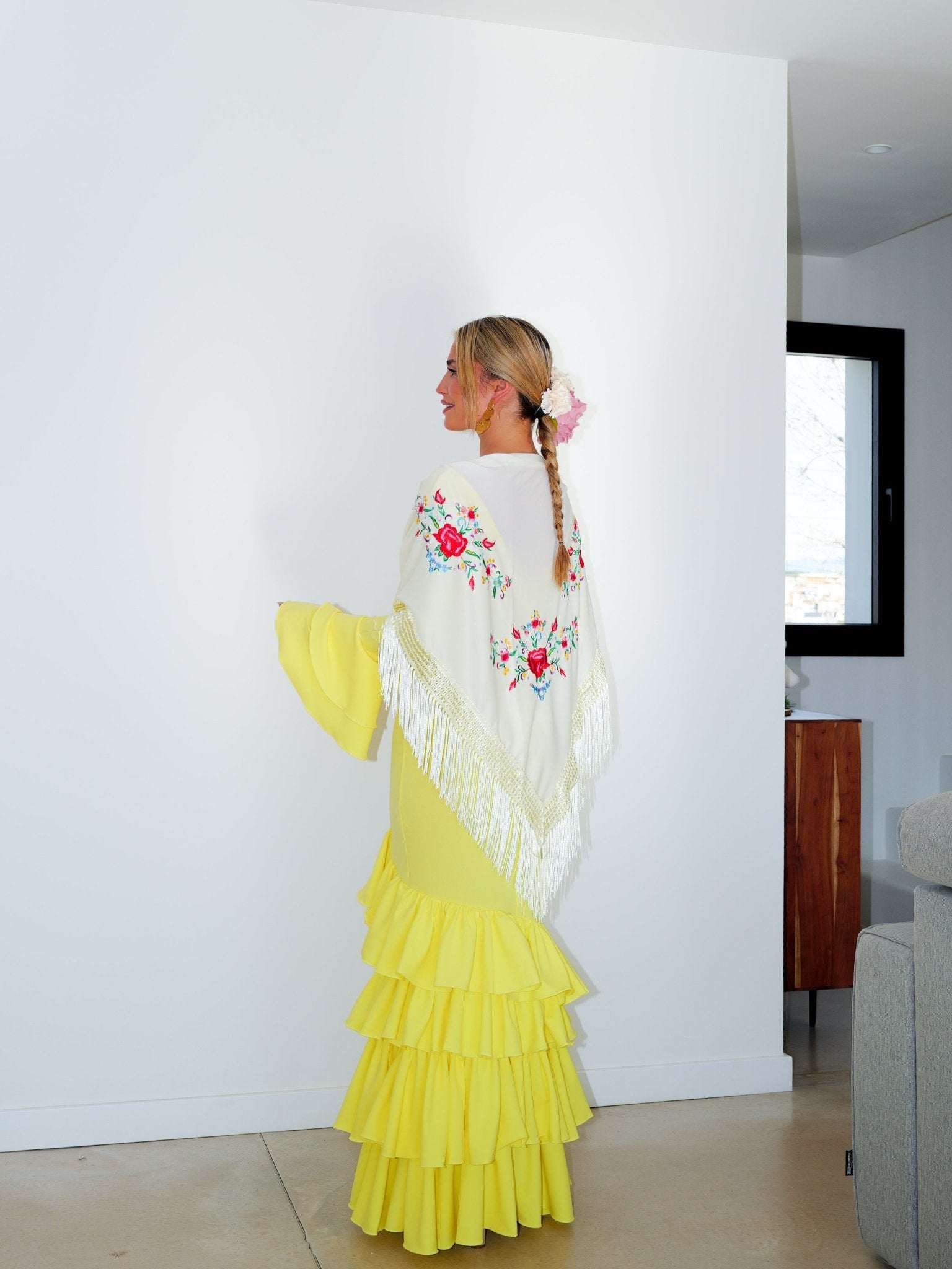 Beige floral embroidered flamenco shawl - Sorellas The Brand Barcelona S.L.