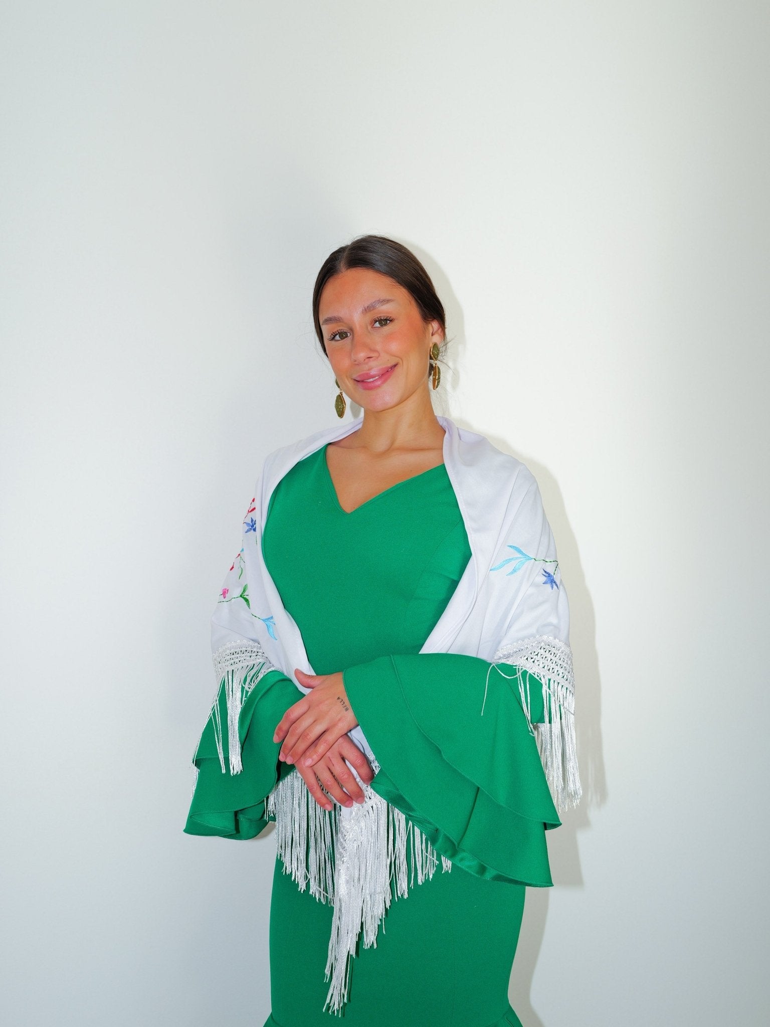 White embroidered flamenco shawl with flowers - Sorellas The Brand Barcelona S.L.
