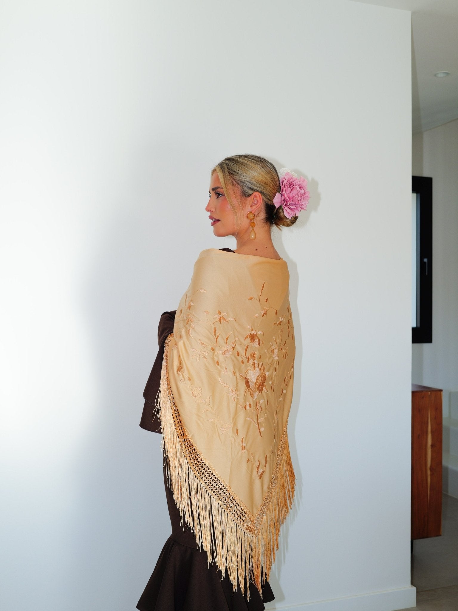 Flamenco shawl embroidered with bronze flowers - Sorellas The Brand Barcelona S.L