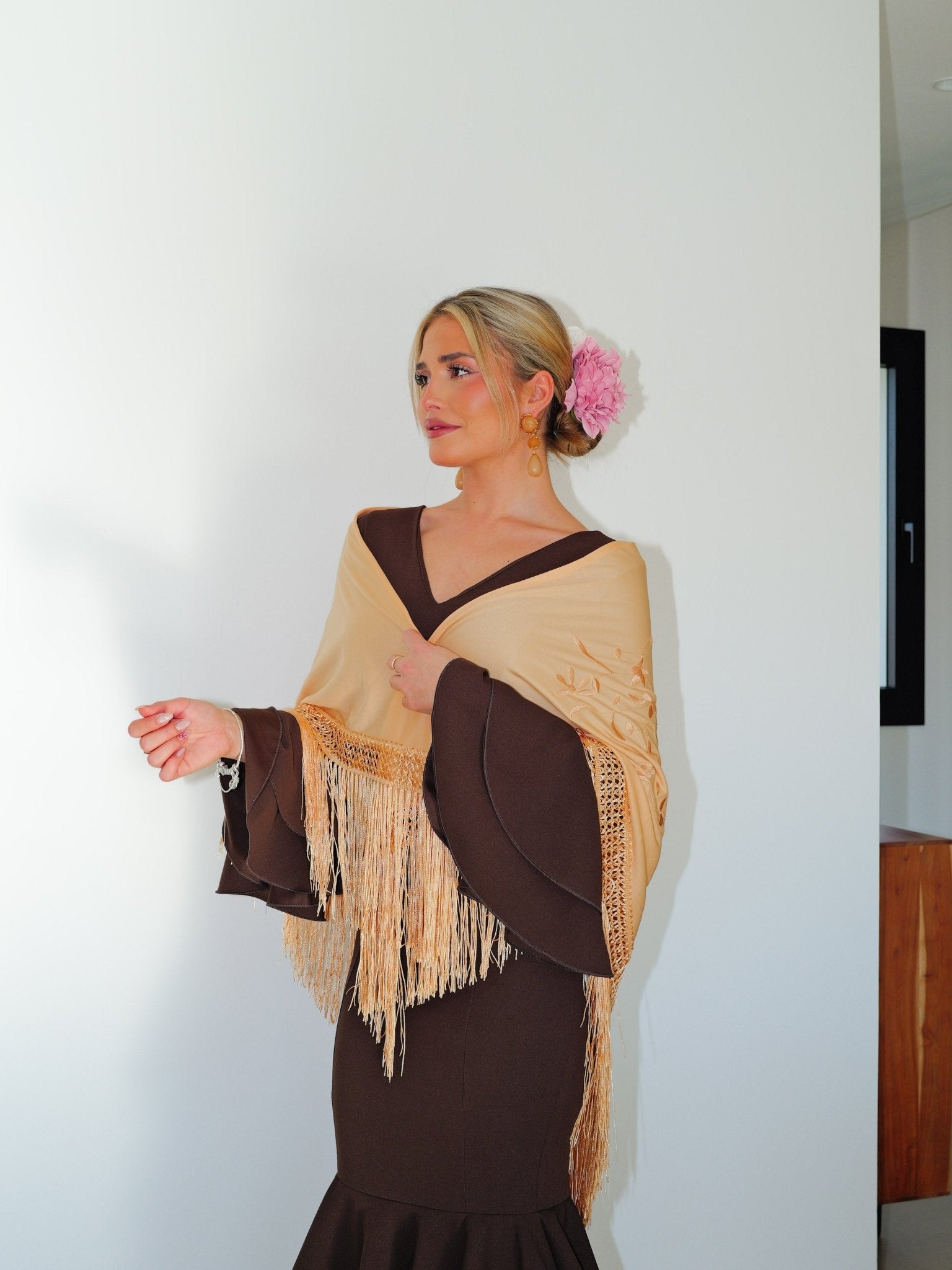 Flamenco shawl embroidered with bronze flowers - Sorellas The Brand Barcelona S.L