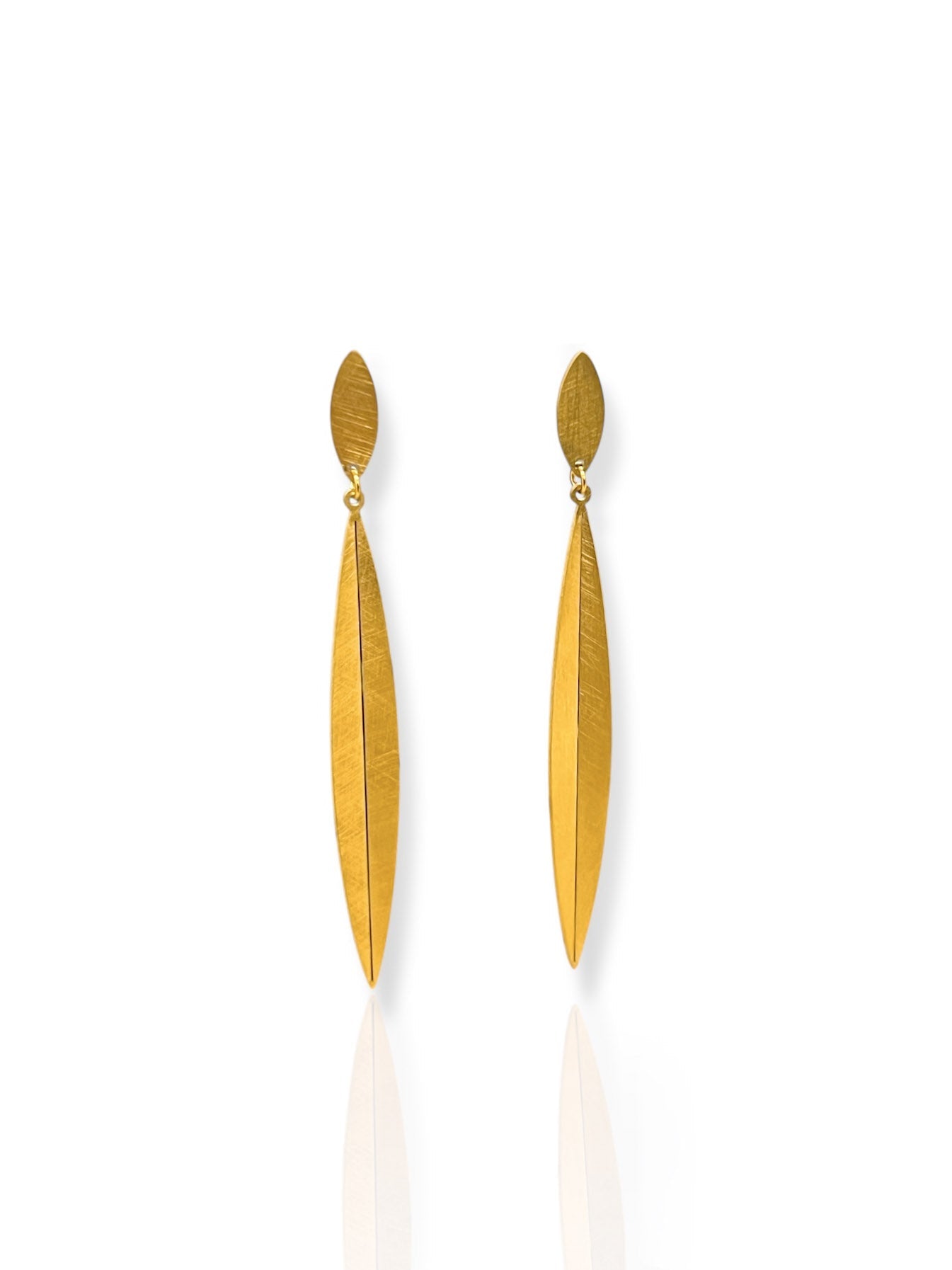 Long gold embossed earrings - Sorellas The Brand Barcelona S.L