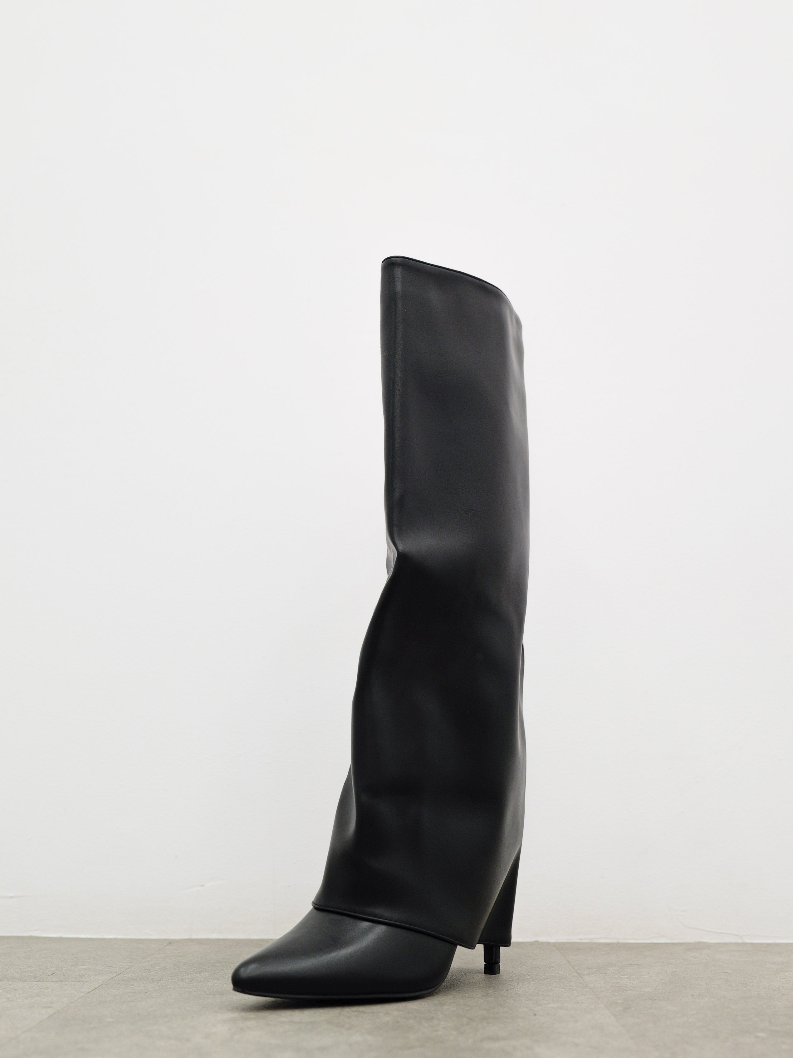 Botte noire à talon plat