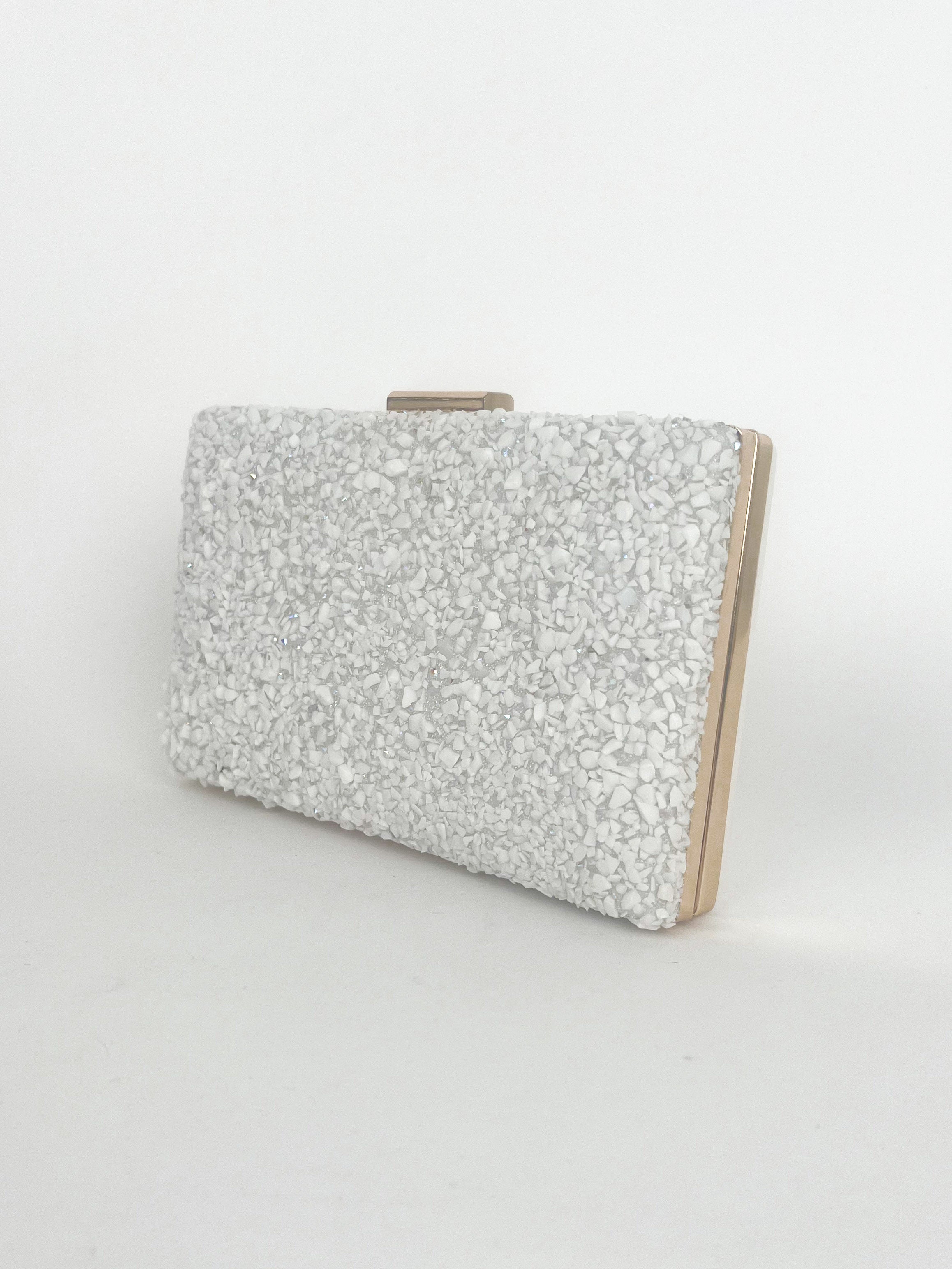 Pochette en galets blancs