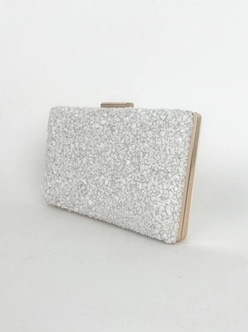 Pochette en galets blancs