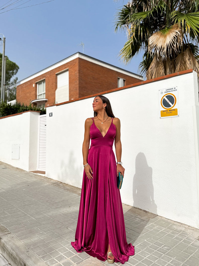 Robe en satin cerise entrelacé