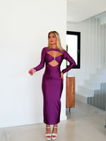 Robe fendue en satin lilas