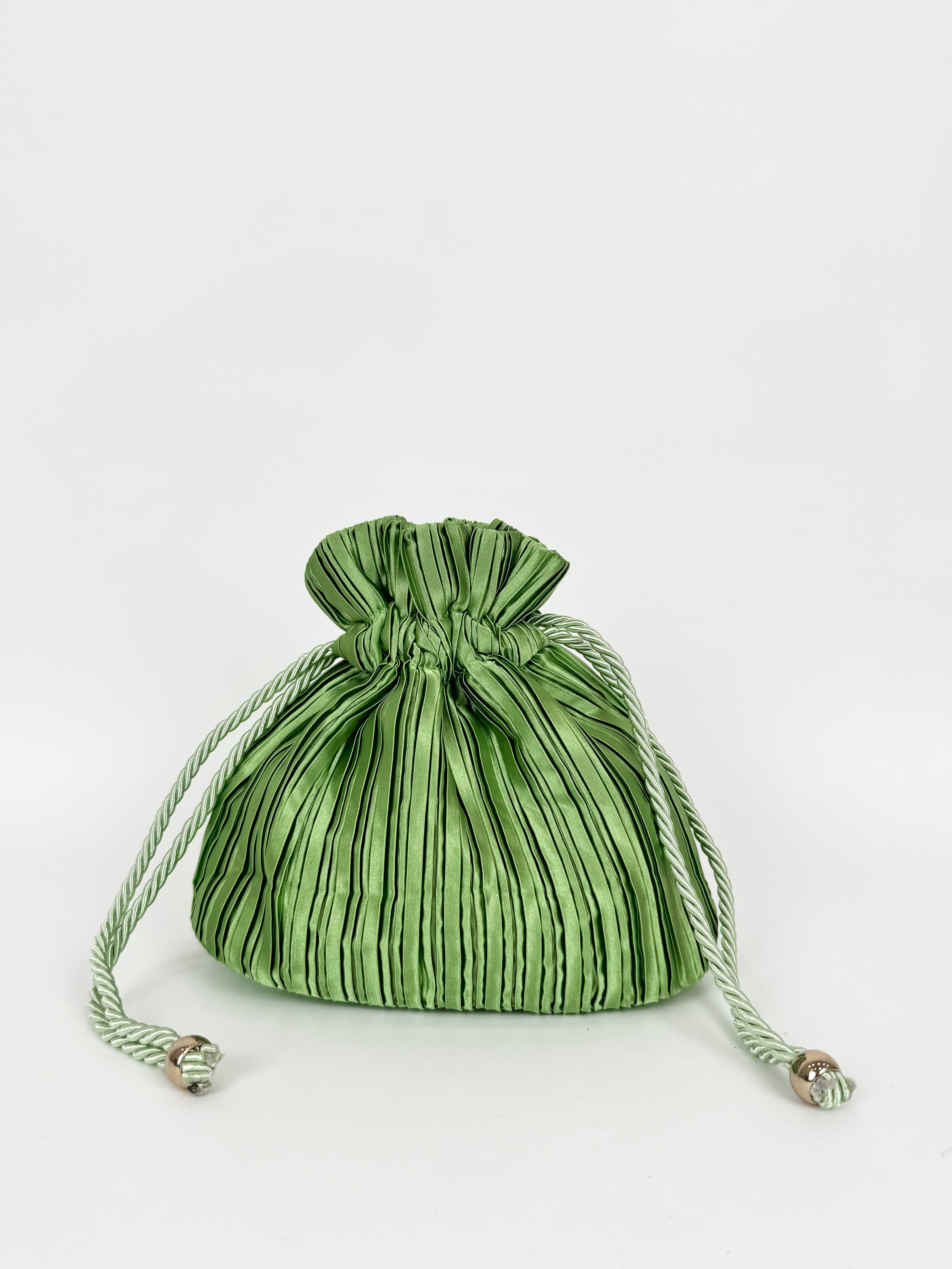 Pochette en satin vert