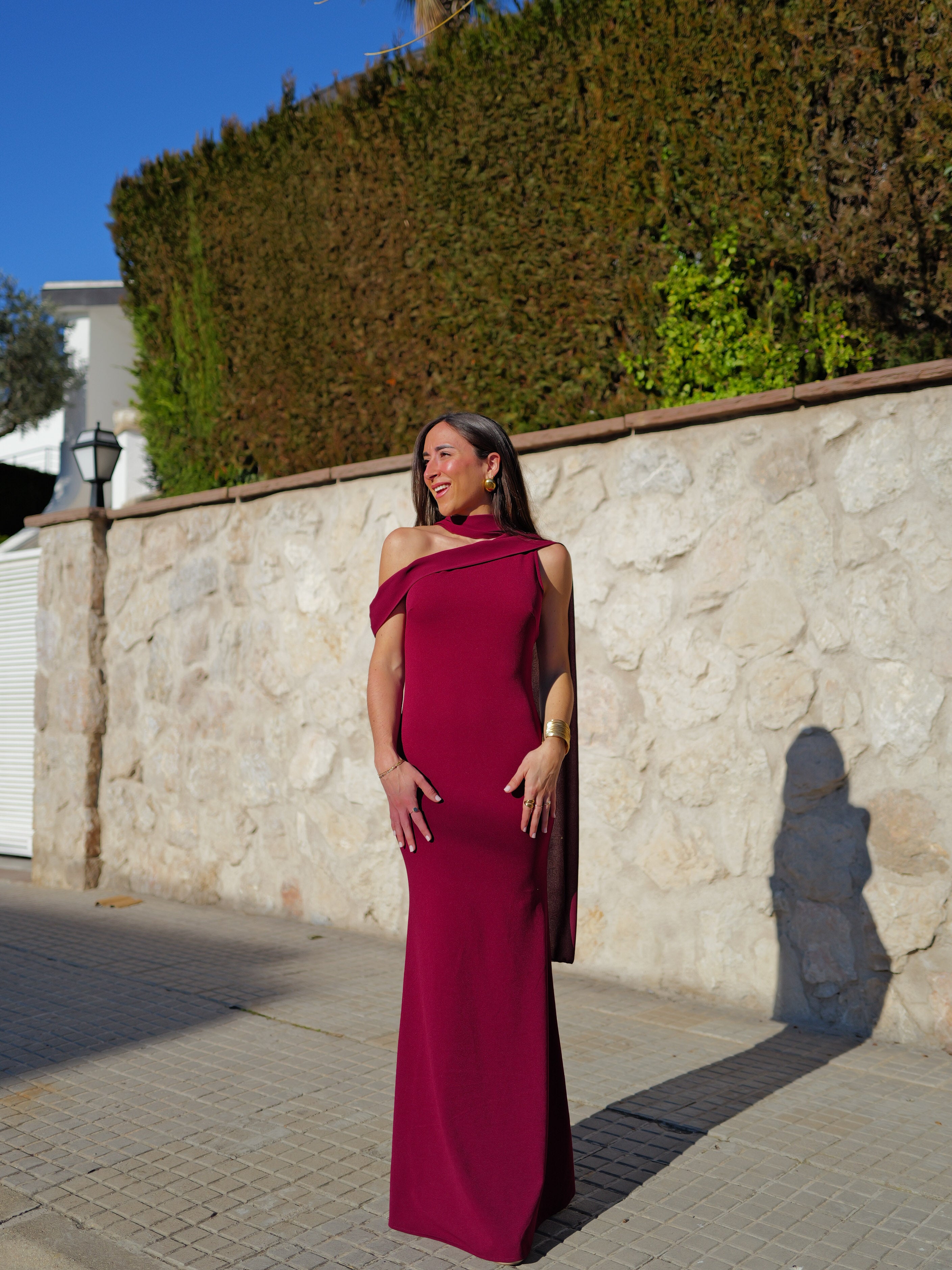 Robe longue asymétrique en mousseline de soie bordeaux