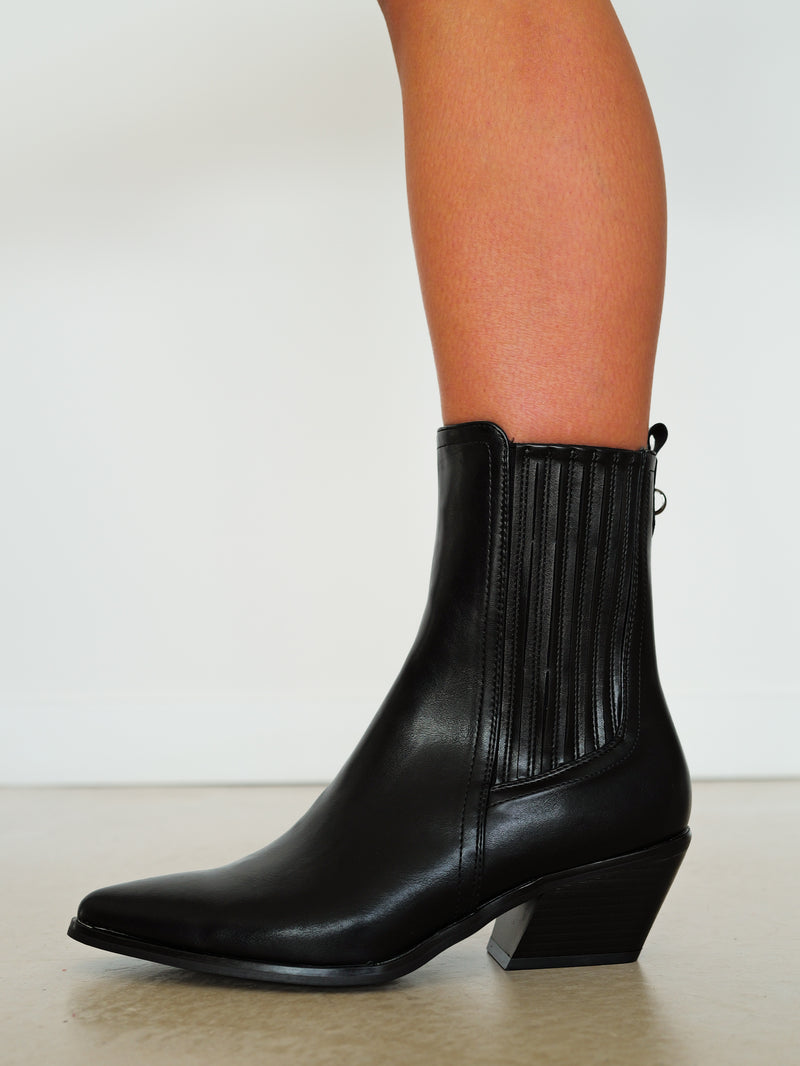 Bottines cow-boy en cuir noir