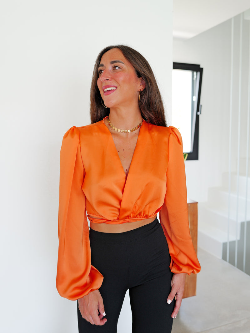 Blouse croisée en satin orange