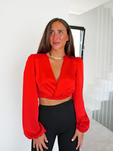 Blouse croisée en satin rouge