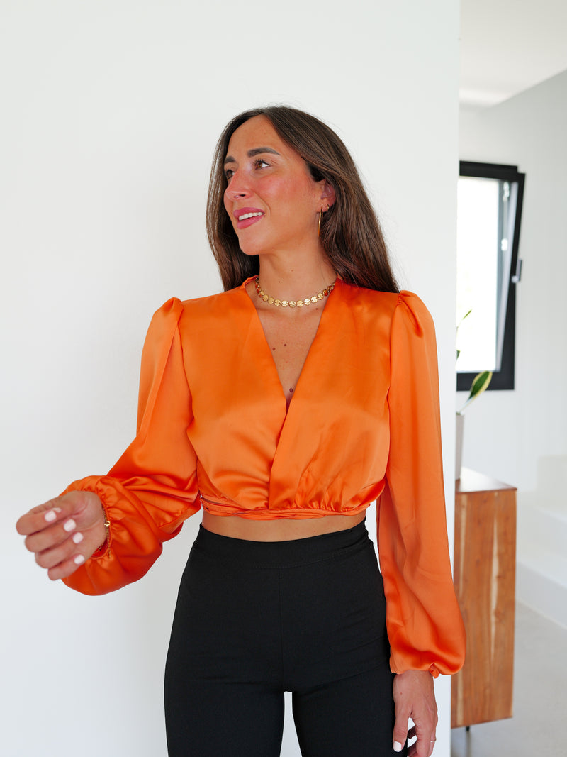 Blouse croisée en satin orange