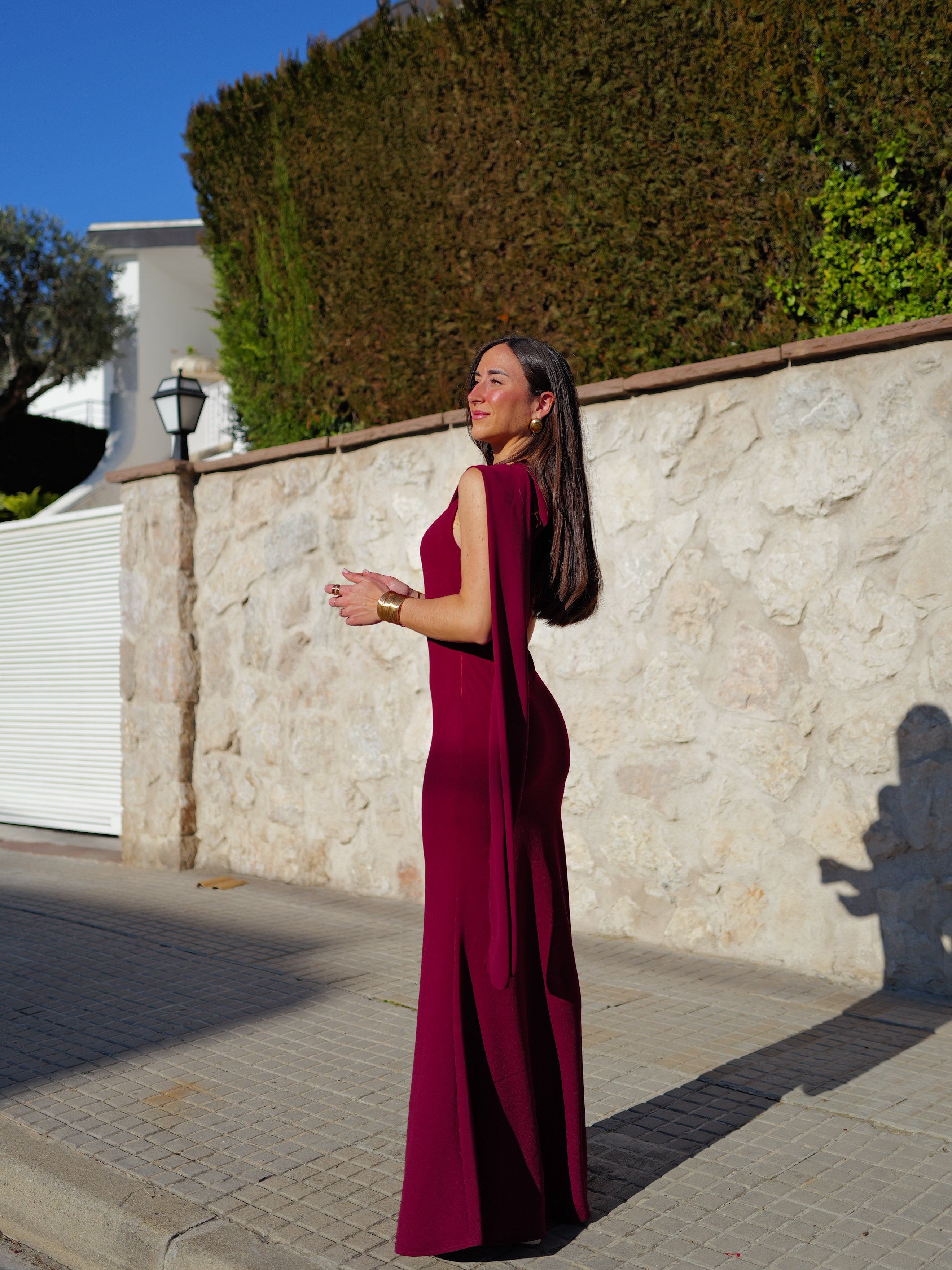 Robe longue asymétrique en mousseline de soie bordeaux