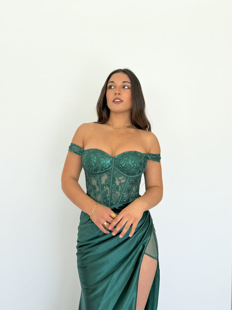 Robe en dentelle avec manches en satin bouteille