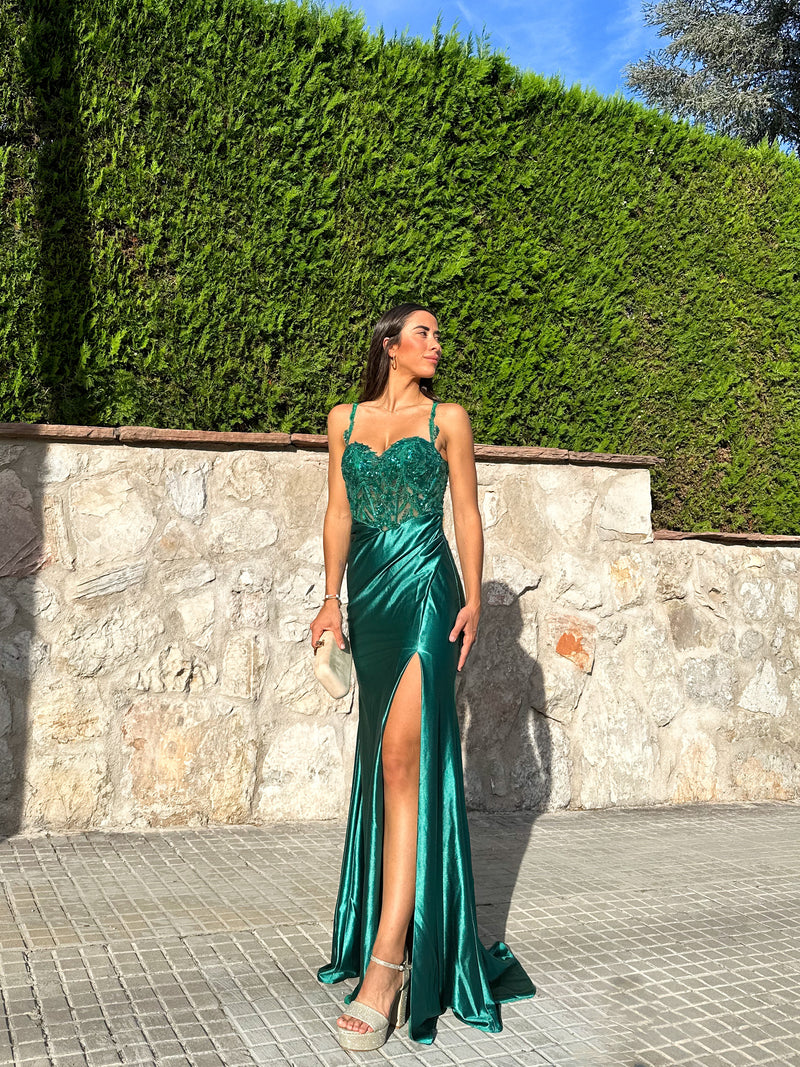 Robe en satin bouteille strassée