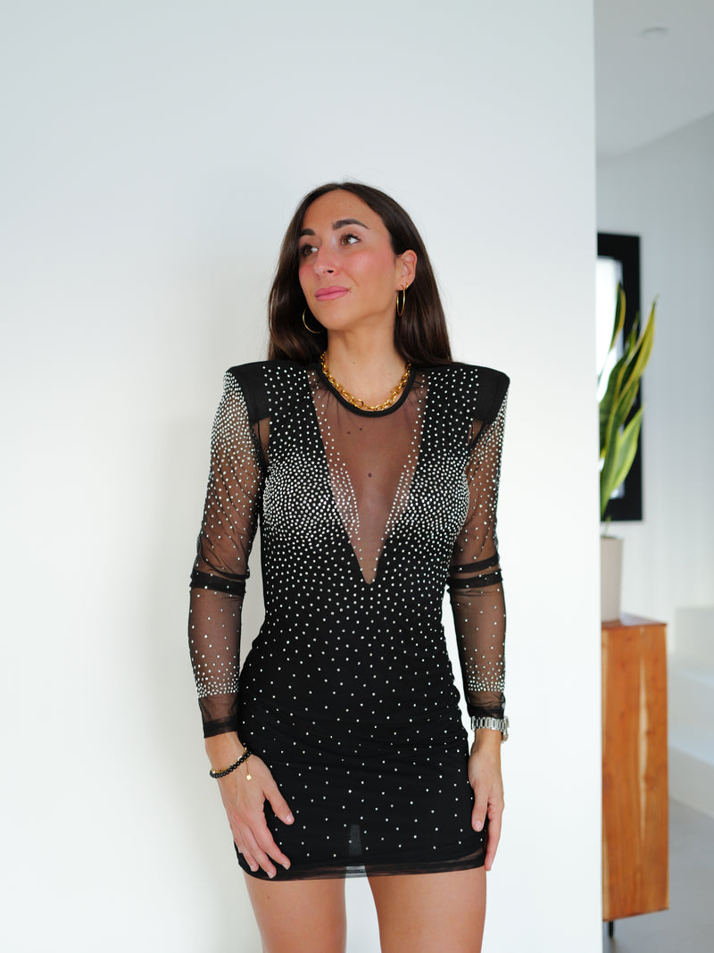 Robe noire transparente aux bijoux