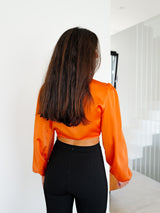 Blouse croisée en satin orange