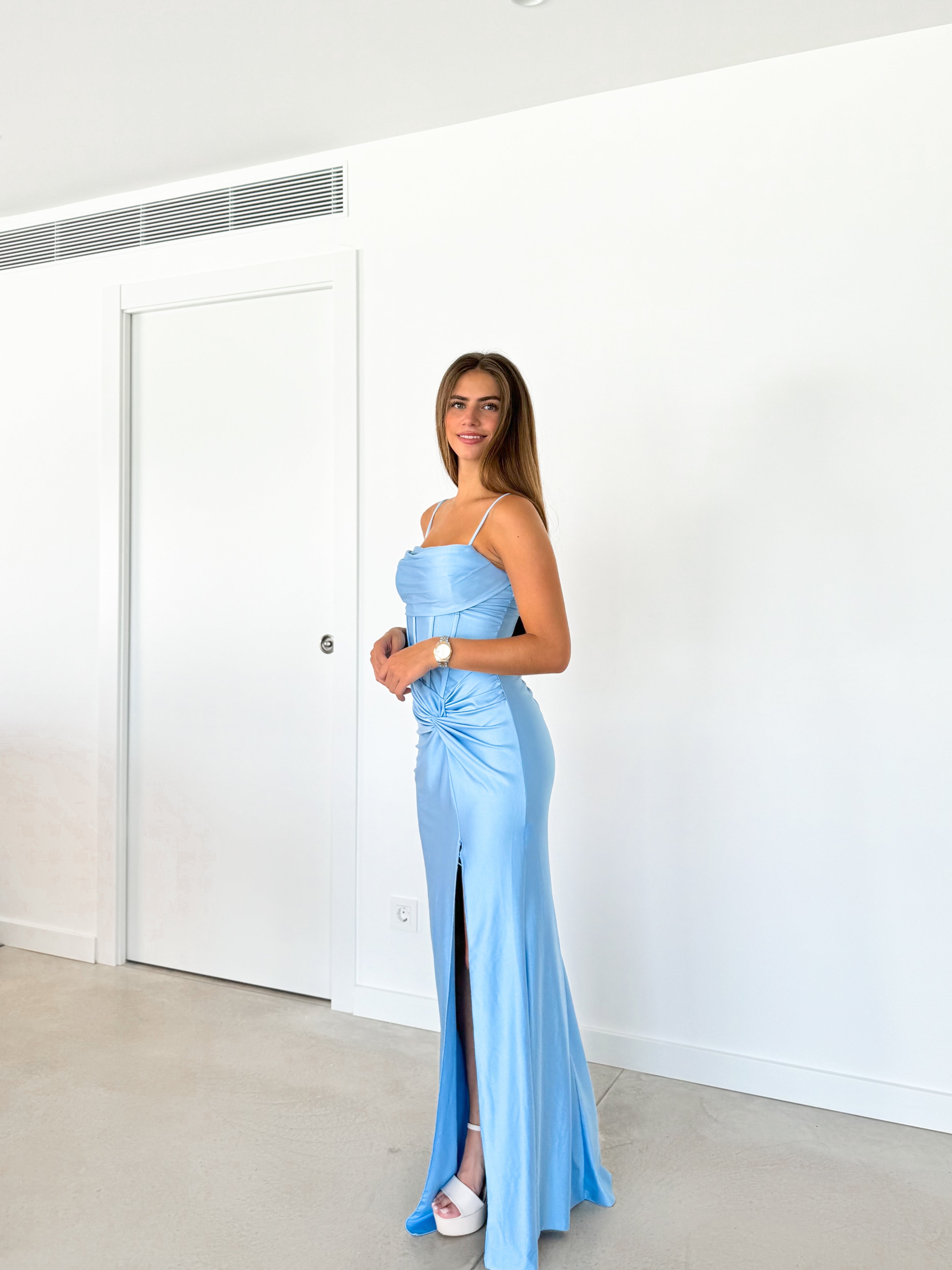 Robe corsetée en satin bleu clair noeud