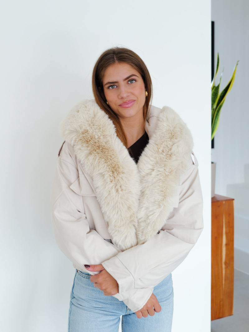 Chaqueta bomber pelo beige